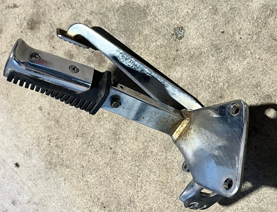 97-04 Suzuki Marauder VZ800 1998 OEM cromo clavija derecha reposapiés y pedal de freno Foto 4 de 4