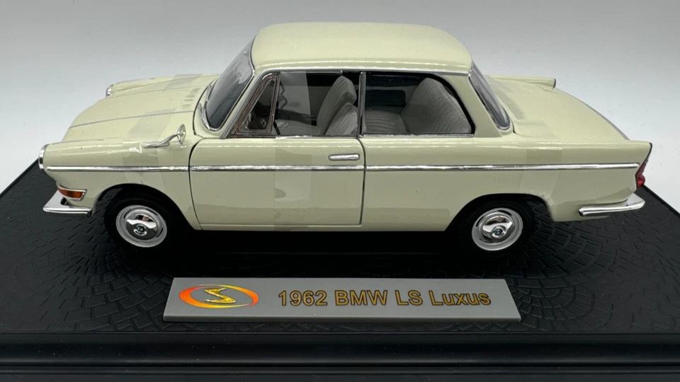 Modellautos 1:18 Signature Models BMW LS Luxus 1962 in OVP - Bild 2 von 4