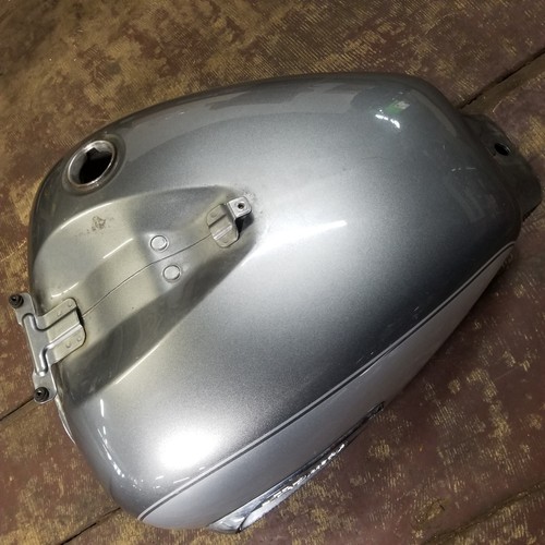 01-04 SUZUKI INTRUDER VOLUSIA 800 VL800 GAS TANK FUEL PETROL RESERVOIR No Dents!