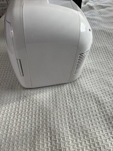 AstroAI Mini-Kühlschrank, 4 Liter/6 Dosen AC/DC tragbarer thermoelektrischer Kühler, Wärmer - Bild 3 von 21