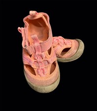 OSHKOSH Bgorn Kids/Toddler girl sandals size 5 closed toe coral/pink