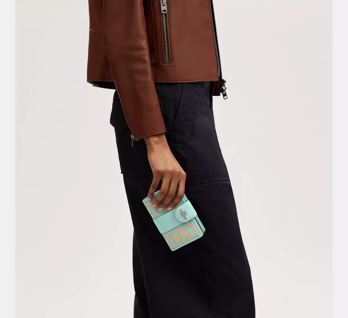 NWT Coach Medium Corner Zip Wallet In Signature Jacquard NWT Coach Medium Corner Zip Wallet In Signature Jacquard