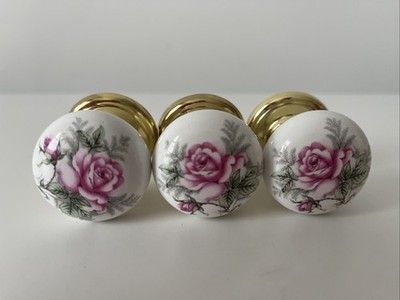 Weiße Porzellan Rose Blumen Schrank Schublade Messing Knöpfe x 3