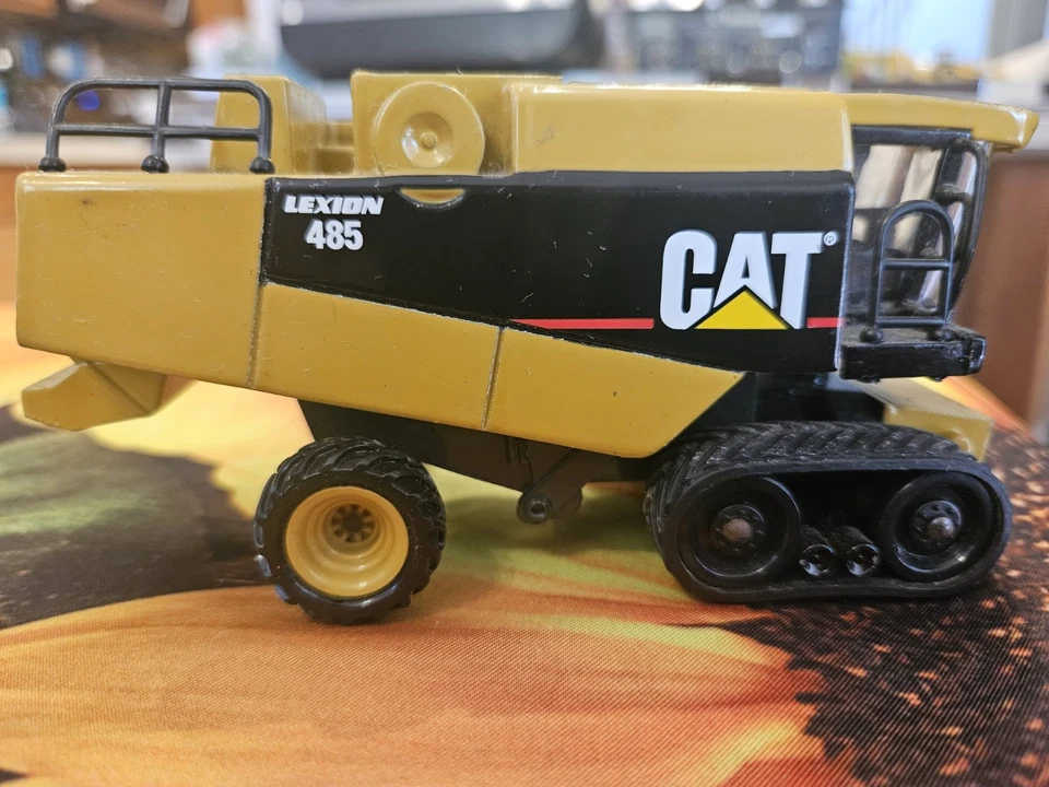 1/64 NORSCOT CAT LEXION 485 COMBINE - Image 3 of 4