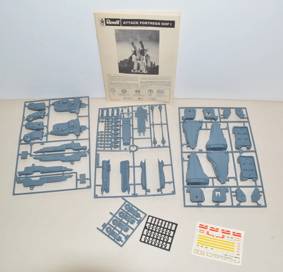 Vintage 1985 ROBOTECH ATTACK FORTRESS SDF1 Model Kit Complete Unbuilt Revell - Image 2 of 3