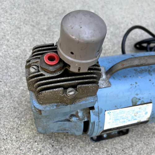 ITT Pneumotive Olio-Less Pistone Compressore Aria Pompa Vuoto 1/2 HP 3.5A 115V USATO - Foto 4 di 16