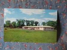 Postcard 1969 Chippewa Falls Wis Indianhead Motel Hwys 53-29 Mr & Mrs E C Cote