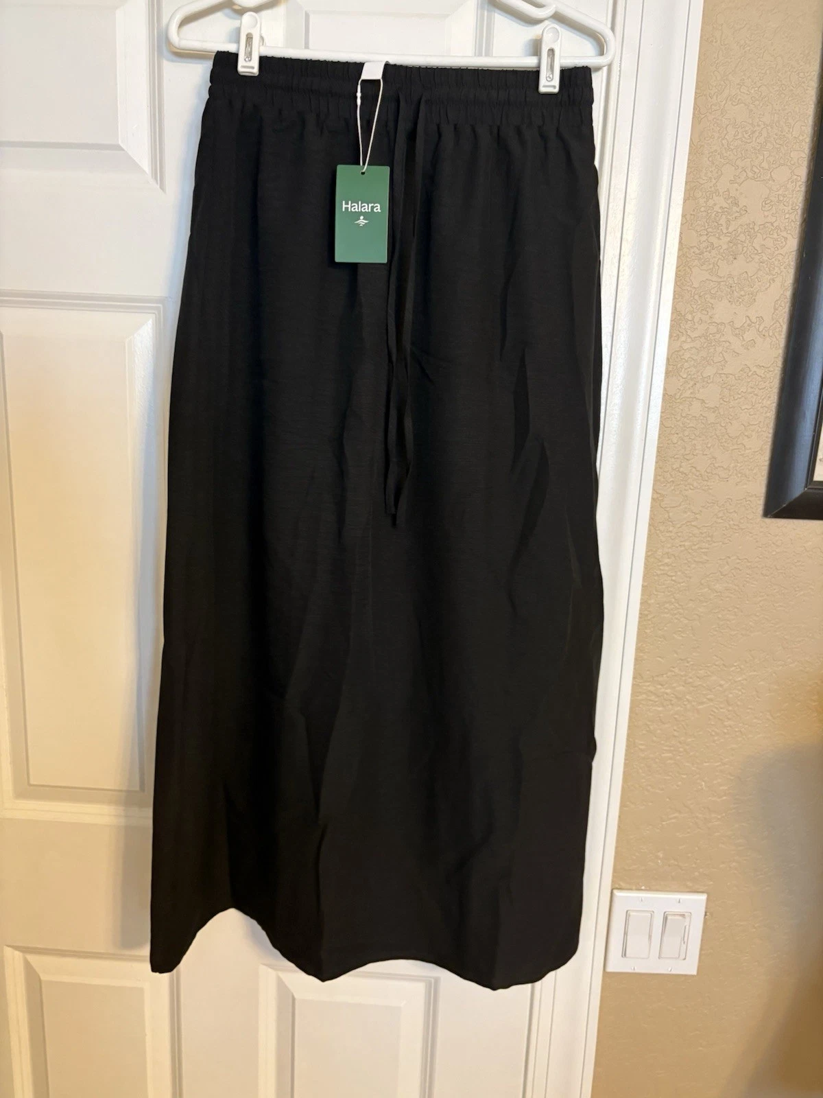 Halara High Waisted Drawstring Linen Feel Maxi Skirt, Medium , NWT
Opens in a new window or tab