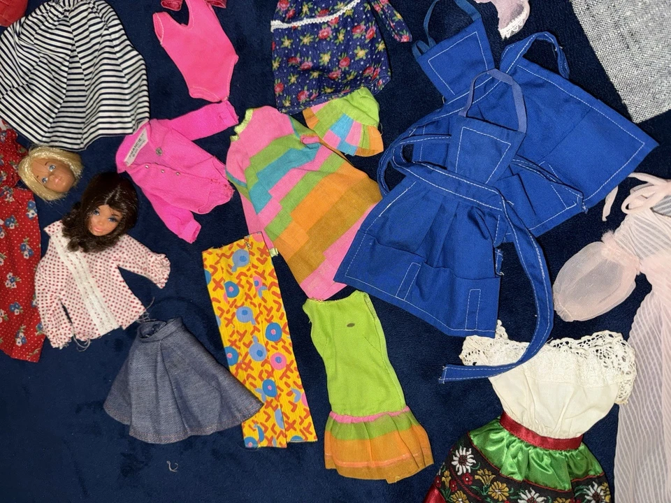 Lote de ropa vintage de Barbie, Ken, Midge y Francie años 60’s-70 Foto 2 de 4