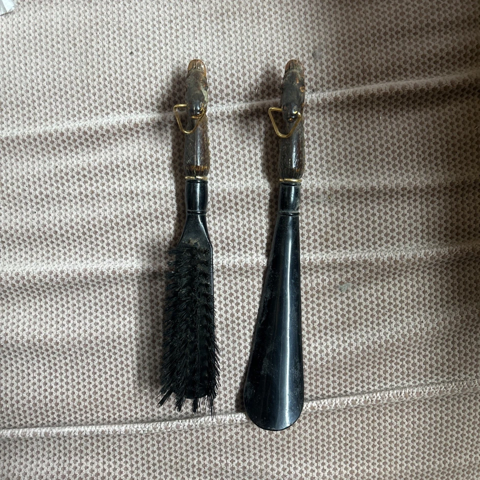 Zapato Cabeza de Caballo Vintage Cuerno Horne y Cepillo Plástico Foto 2 de 3