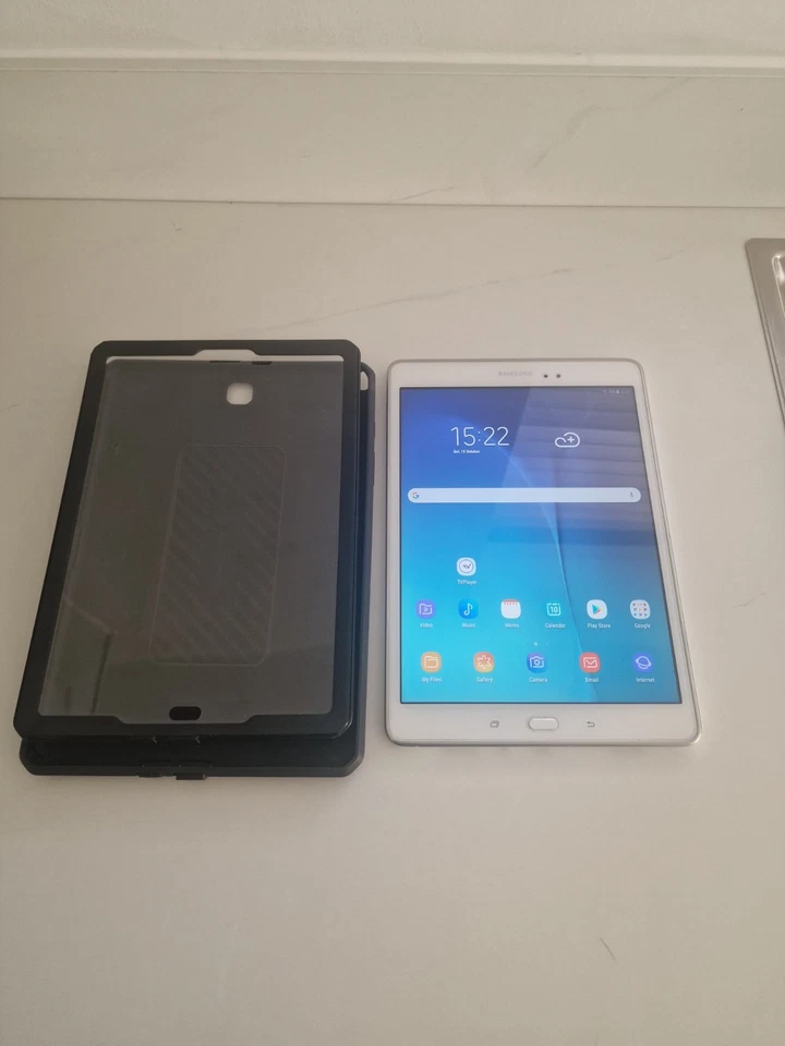 Samsung Galaxy Tab A 16GB White Android Tablet WiFi 9.7" Read Description, photo 2 of 5