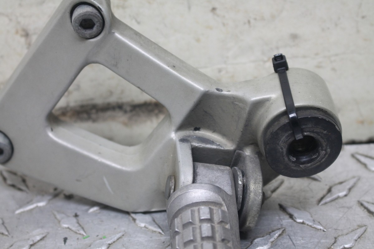 94-04 KAWASAKI NINJA ZX6E ZX600 ZX6 LEFT REAR BACK PASSENGER PEG