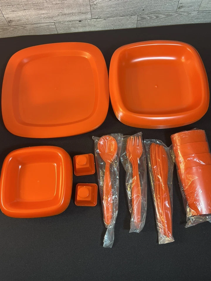 Conjunto/cesta de piquenique de plástico laranja MCM década de 1970 serviço para 4 conjunto completo - Imagem 2 de 4