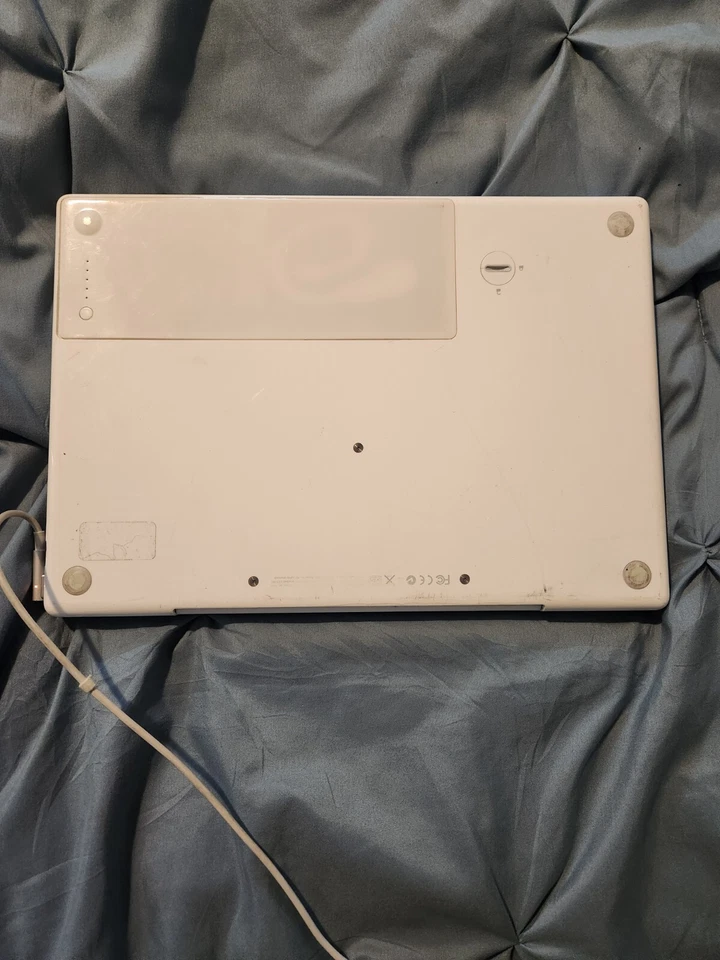 Laptop Apple Macbook 2008 pantalla de 13" 2,4 Ghz Intel Core Duo lote venta 5 computadoras Foto 3 de 4