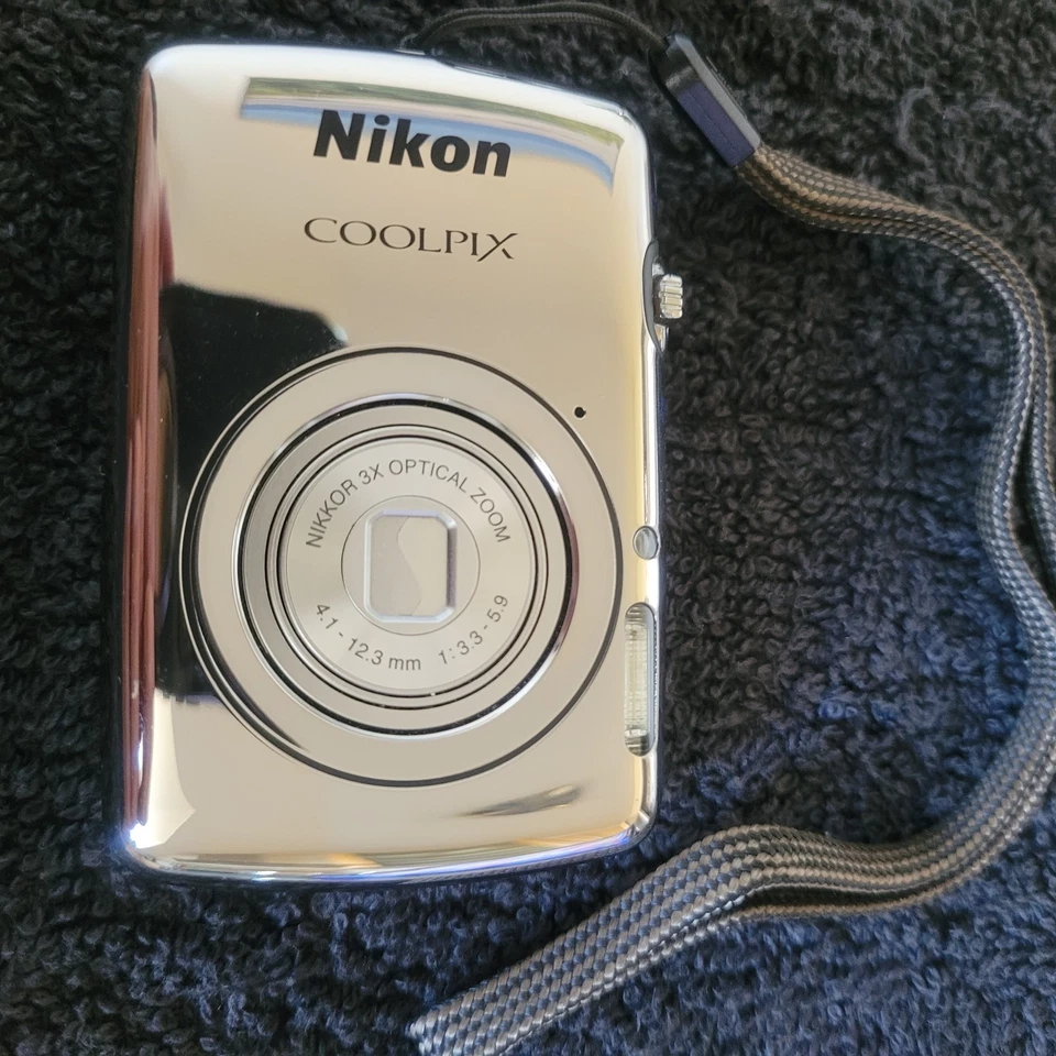 Nikon Coolpix S01 – Ultrakompakte Digitalkamera Mini