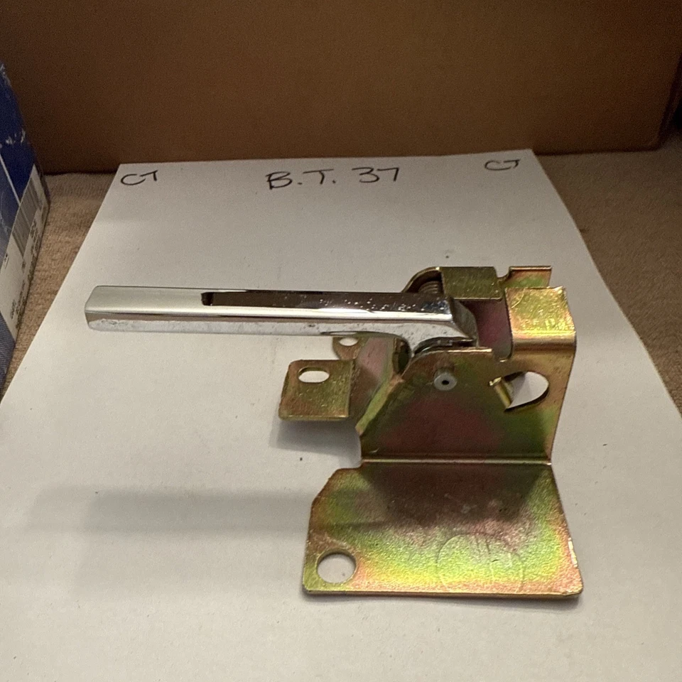 Conjunto interior manija puerta delantera original GM 1984-1991 Chevrolet GMC 15597654 Foto 3 de 3