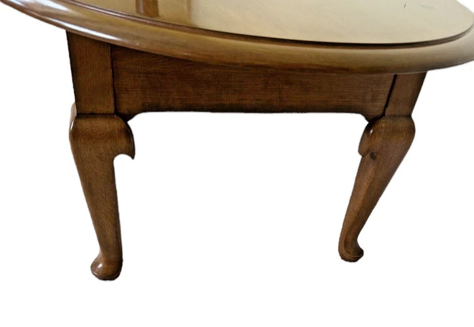 1980s Ethan Allen Heirloom Nutmeg Maple Traditional Queen Anne Oval Coffee Table - Image 4 of 4