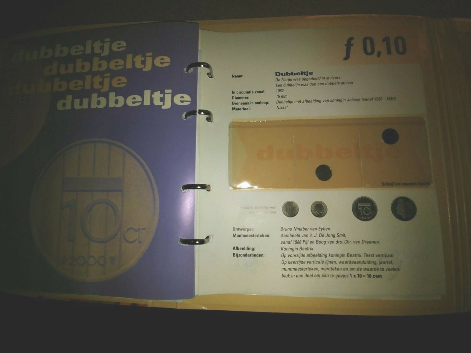 Booklet with dutch coins & paper money