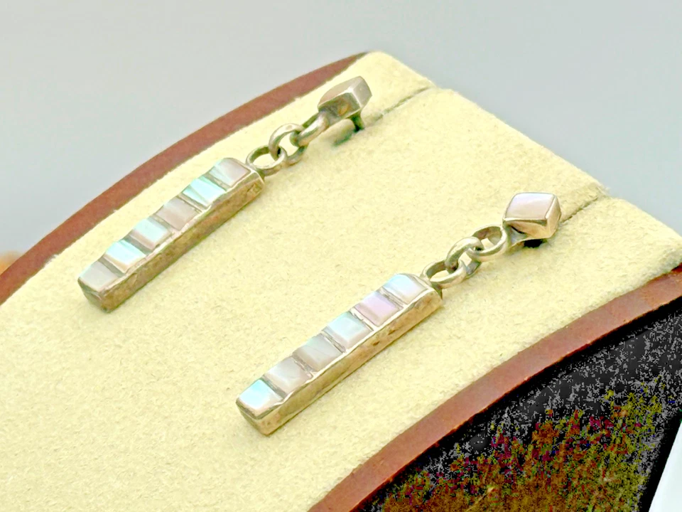 Aretes Navajo vintage de plata esterlina madreperla--TB570,25 Foto 3 de 4