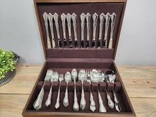 Distinction Deluxe Stainless by Oneida HH Flatware 93 Pieces