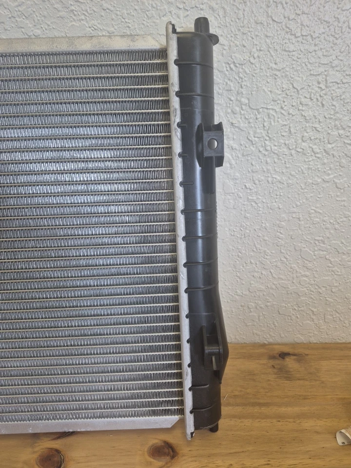 Radiador para Chevrolet Cavalier/Pontiac Sunfire 02-05 Foto 2 de 4