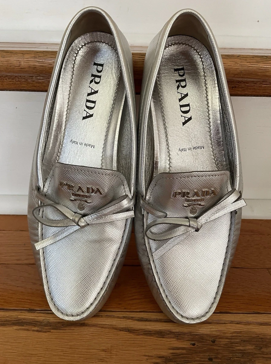 PRADA シルバー ポインテッドトゥ フラットシューズ PRADA Silver Flats for Women for sale | eBay