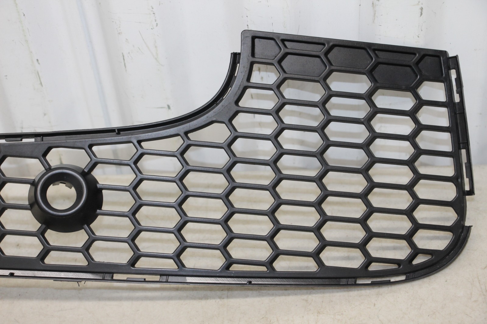 Aston Martin DBX Straight-Six 2021-2024 Front Left Lower Bumper grille