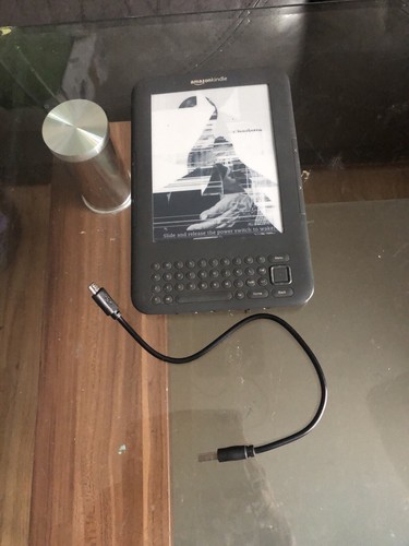 Amazon Kindle 3 e-reader D00901- Screen Not Turning On -Pls See Item Description - Picture 9 of 20