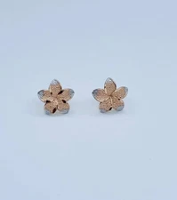 10k solid Gold flower earrings studs - Aretes en oro de 10k Flor