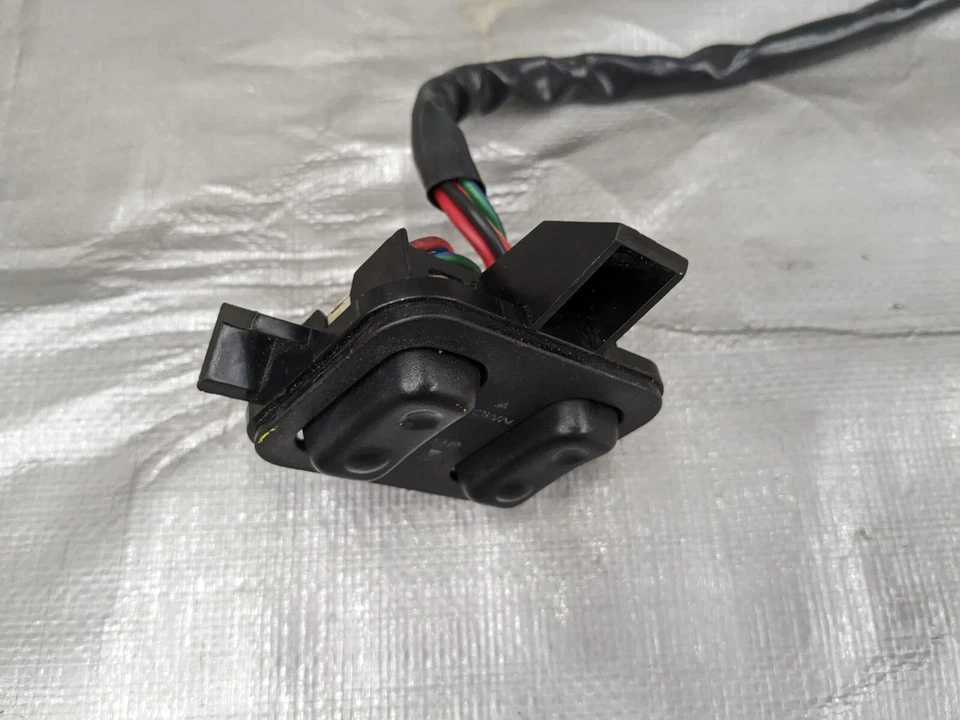 90-97 OEM MAZDA MIATA INTERRUPTOR DE VENTANA ELÉCTRICA, TRANSMISIÓN MANUAL 1990-1997 96NAA2 Foto 3 de 4