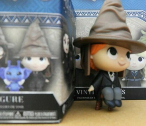 Tintin Pixi 46931 Dupont deboutavec chapeau, boite bleu et
