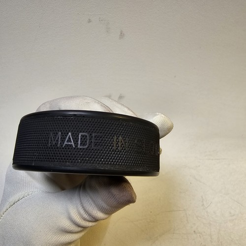 UNITED STATES OLYMPIC TRAINING CENTER VINTAGE PUCK MADE IN SLOVAKIA VEGUM MFG. - Picture 5 of 9