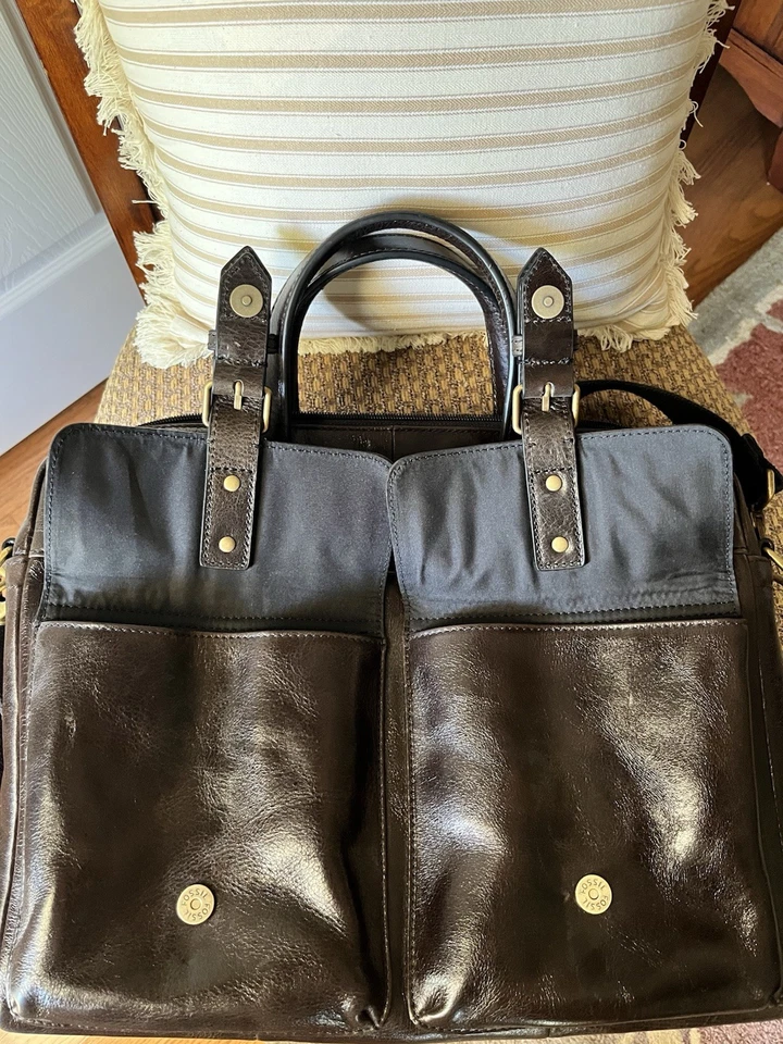 Bandolera bandolera de cuero marrón oscuro Fossil Foto 3 de 4