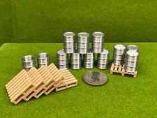 O Scale 12 Steel Drums  6 Pallets   1:48 Diorama Scenery   Burn Barrel Set