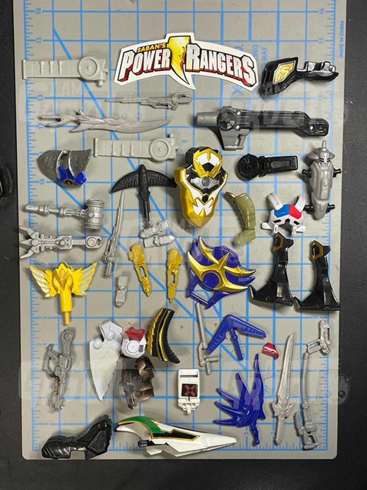Power Rangers Mixed Weapons and Accessories Lot Action Figure SEE PICS