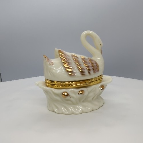 Vtg Porcelain Swan Trinket Box with Gold Details by Baum Bros Formalities 3.5"H - Picture 4 of 15