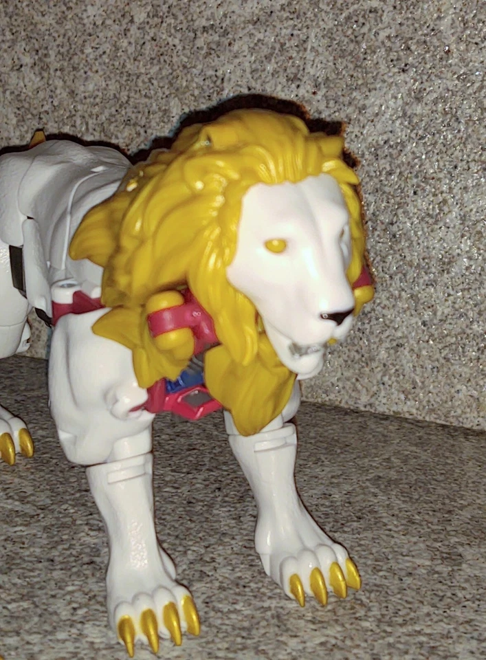 Transformers Legacy LEO PRIME complete voyager generations maximal lion - Image 3 of 4