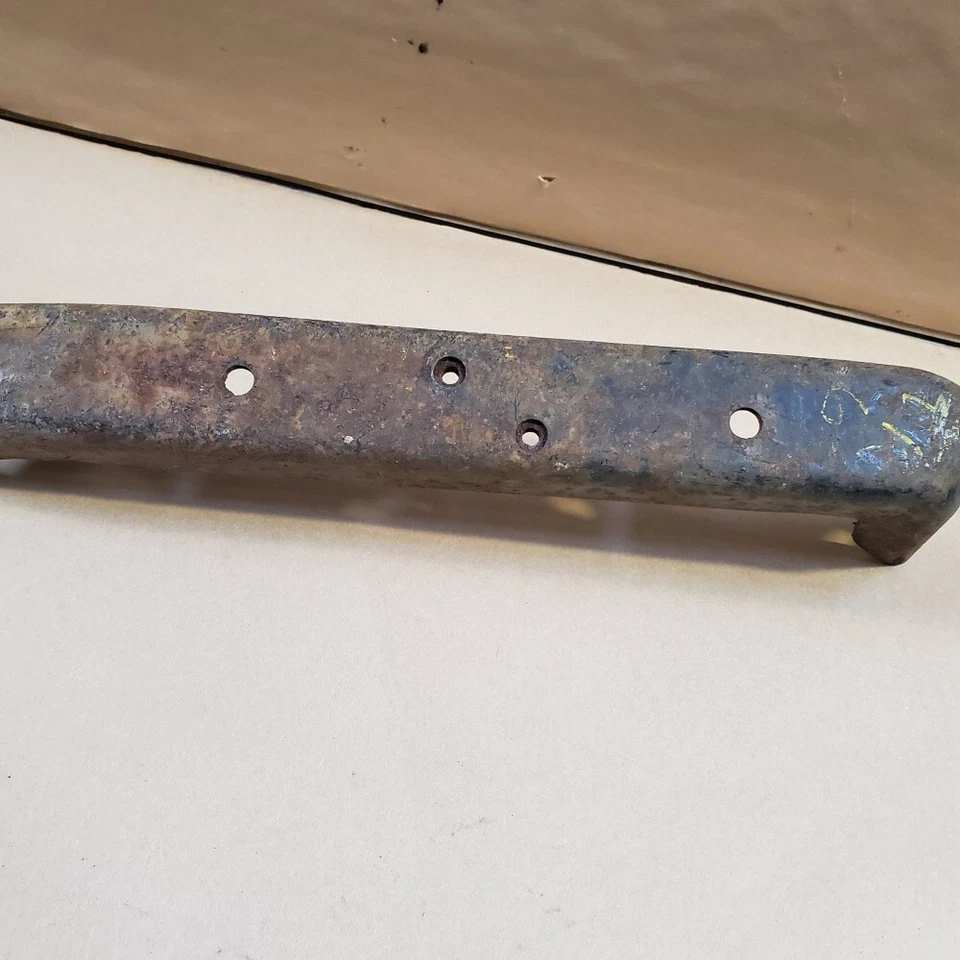 Soporte de refuerzo de parachoques delantero izquierdo original Triumph TR6 821408 Foto 4 de 4