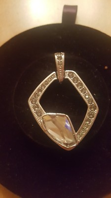 Grand Pendentif Rhodium Signé Pierre Lang - Bijou D'occasion En Métal Rhodié