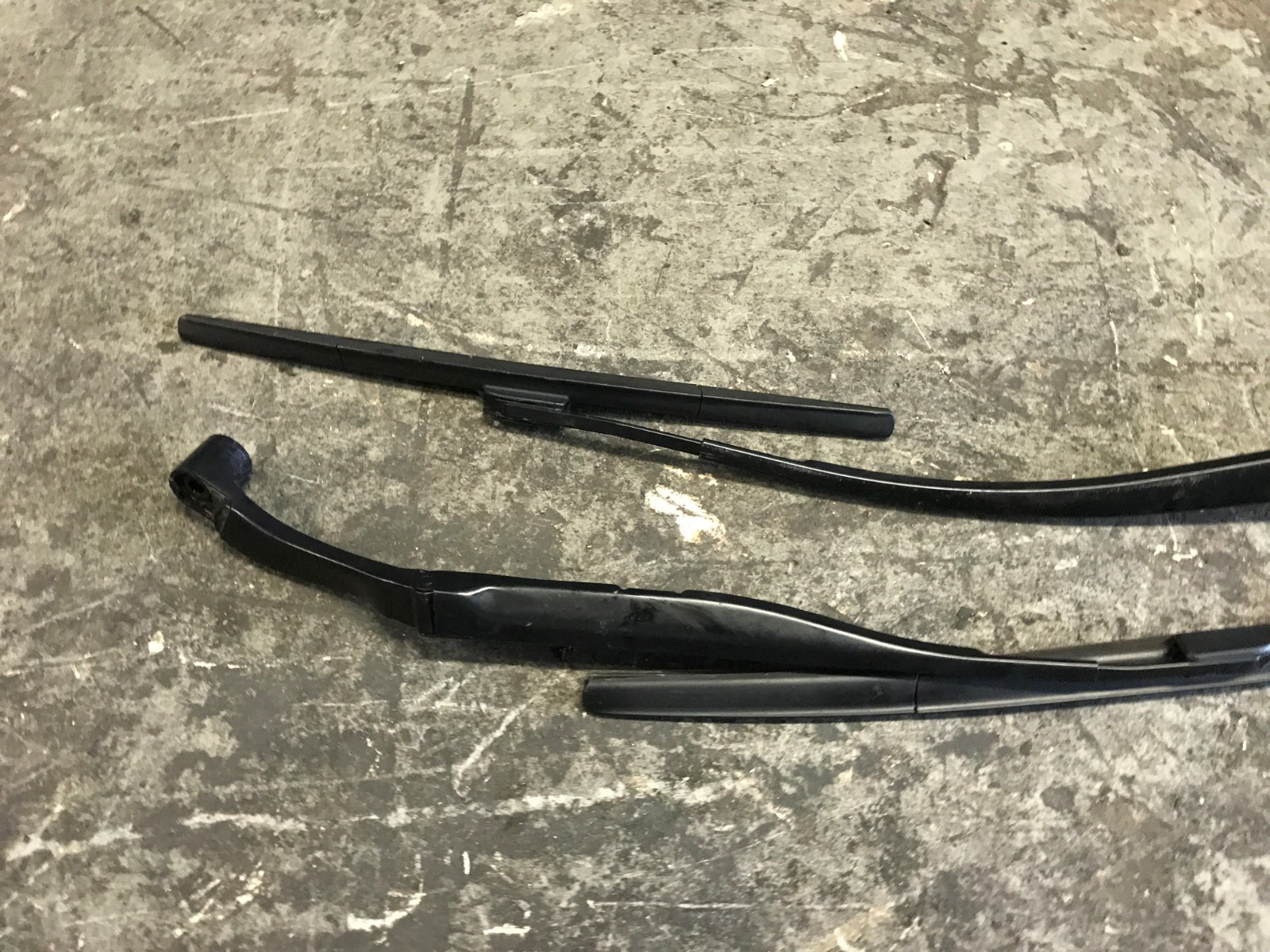 OEM 2017 17 INFINITI Q60 AWD 3.0L TT WINDSHIELD WIPER ARM SET LEFT