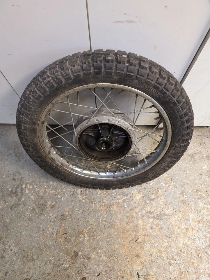 Llanta trasera Yamaha Y26 Ym2C 305 1965 Foto 2 de 4