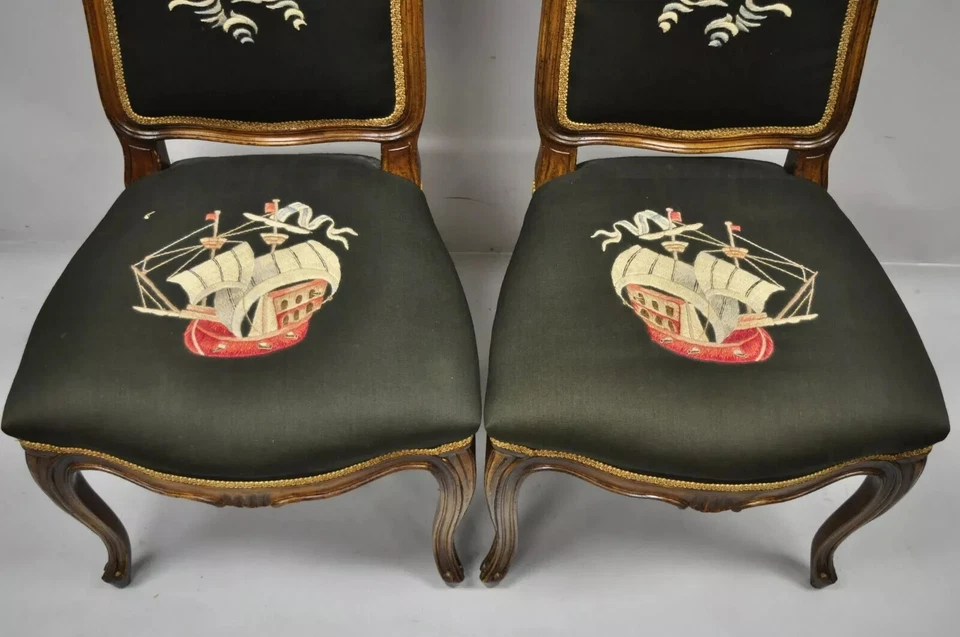 Sillas laterales provinciales francesas Luis XV de nogal con trabajo de crewel para barco barco - un par Foto 4 de 4