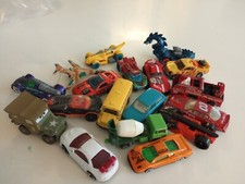 16 assorted die-cast cars vehicles Lot A