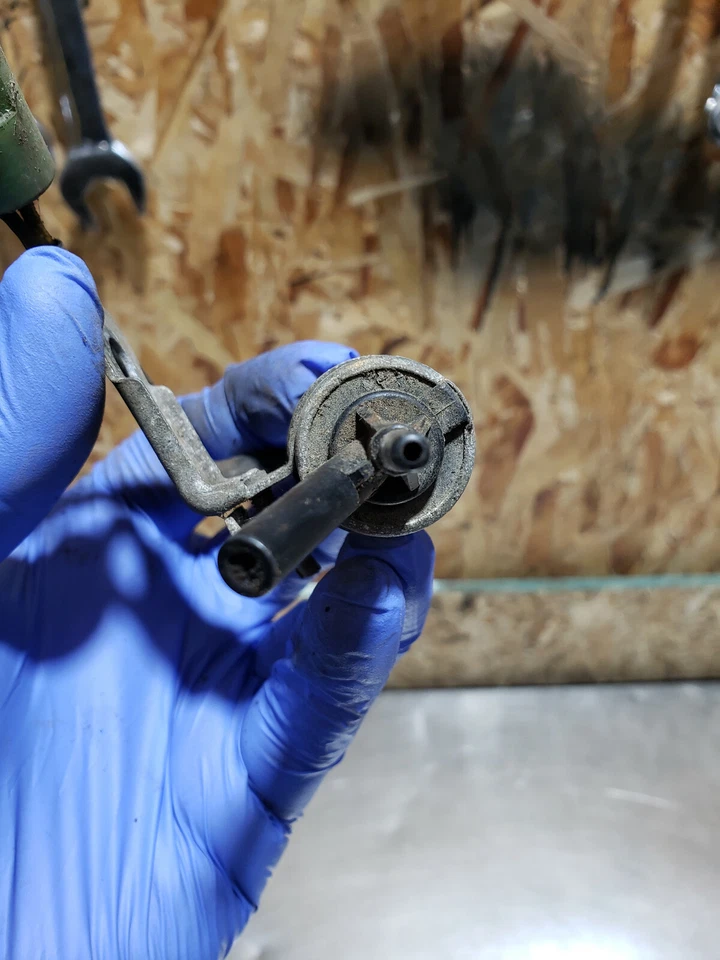 VÁLVULA DE CONMUTACIÓN DE VACÍO TOYOTA HILUX CORONA CELICA 20R VSV OEM USADA 89570-35040 Foto 4 de 4