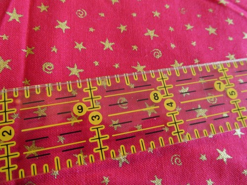 Lightweight Red Chrismas Gold Metallic Star Cotton Fabric BTHY half yard cut - Picture 2 of 2