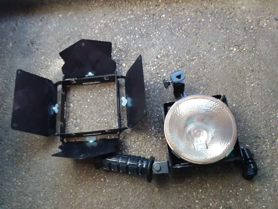 Lowel Omni Light 500W 8.4A 12V 50/60Hz - 8 disponibles Foto 3 de 4