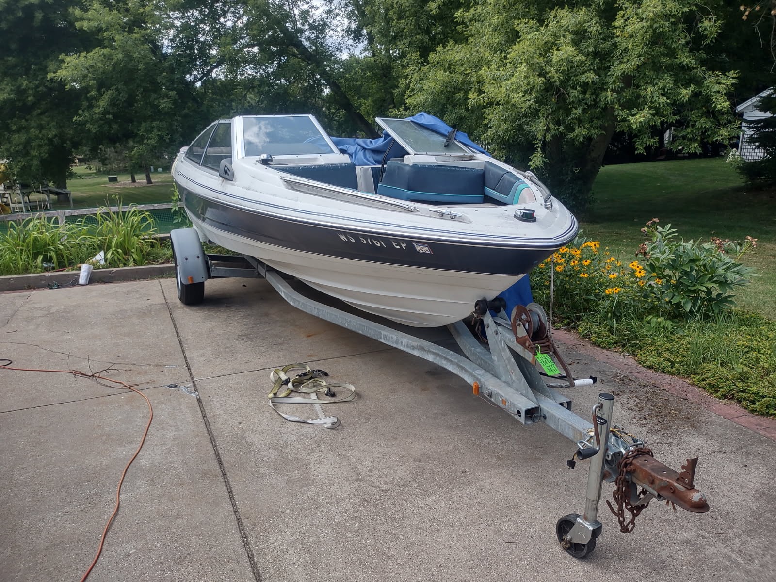 1988 Bayliner 19' Powerboat w/ Trailer & Title