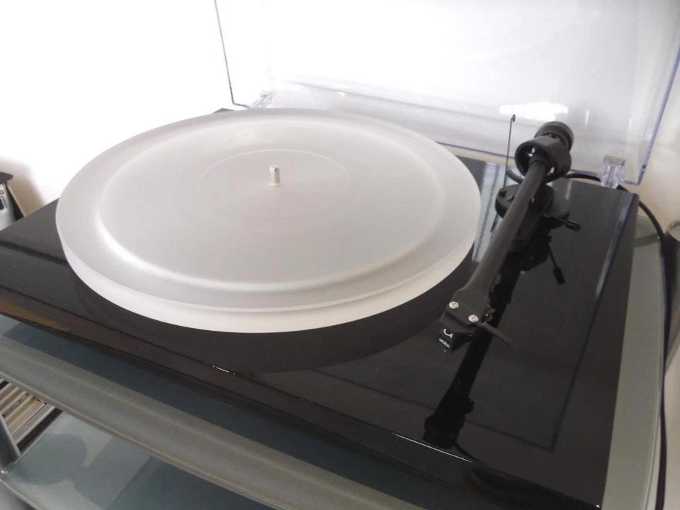 Pro-Ject Debut III (3) Plattenspieler mit Acryl-IT Platte und Ortofon Tonabnehmer - Bild 2 von 4