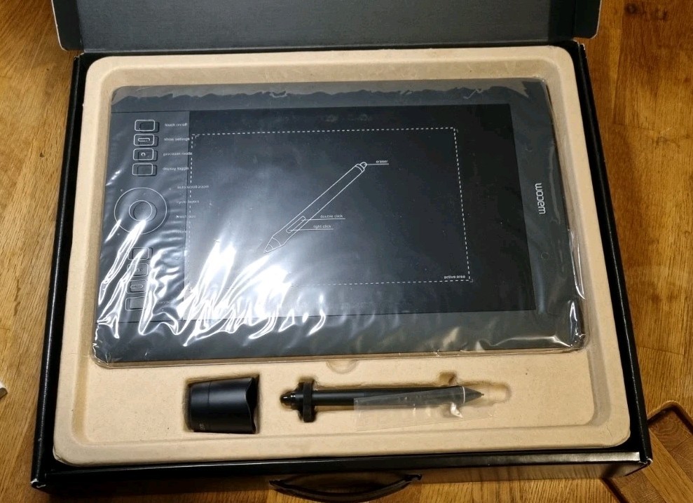 Wacom Intuos Pro Medium PTH-651 Graphics Pen Tablet Design inc