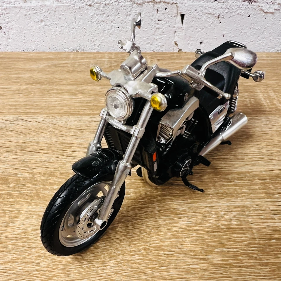 New-Ray Yamaha Vmax 1/12 Diecast Black Silver Model Motorcycle Bike - Image 2 of 4
